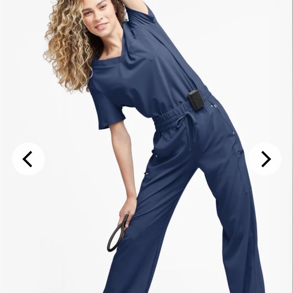 1 pairs of scrubs! Uniform Advantage Ellie easy stretch top and bottom M